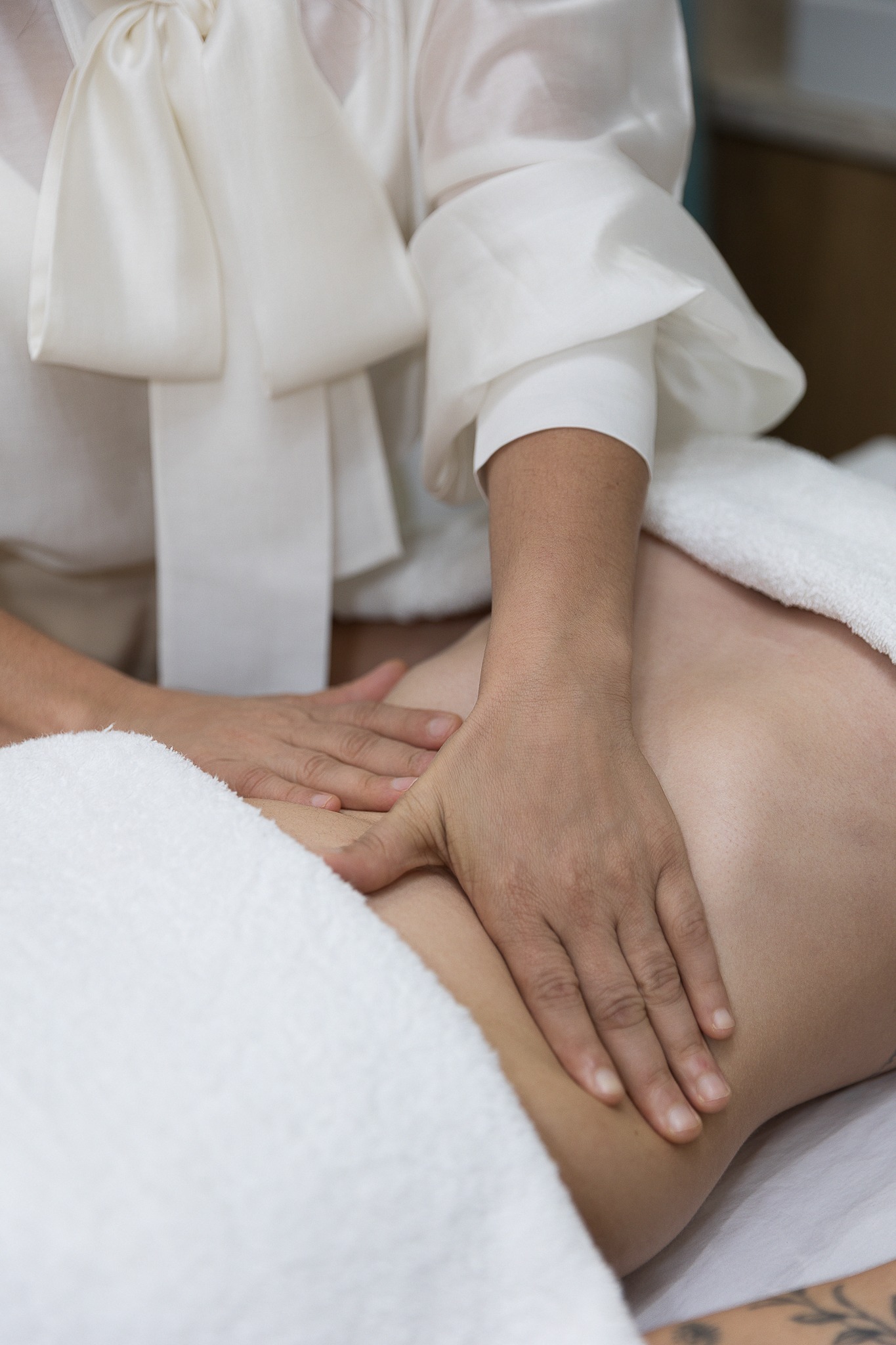 Massagem corporal na Clínica Gilvania Silva
